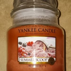 Summer scoop candle from yankee candle